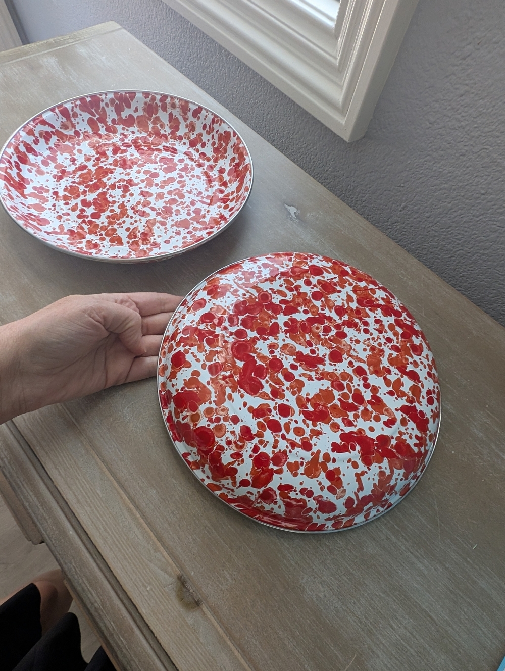 Metal Dinner Plates / Bowls Made In Columbia New - Picture 3 of 3